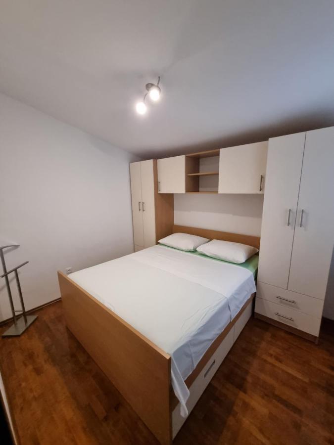 Apartments Jadran Primosten Bagian luar foto