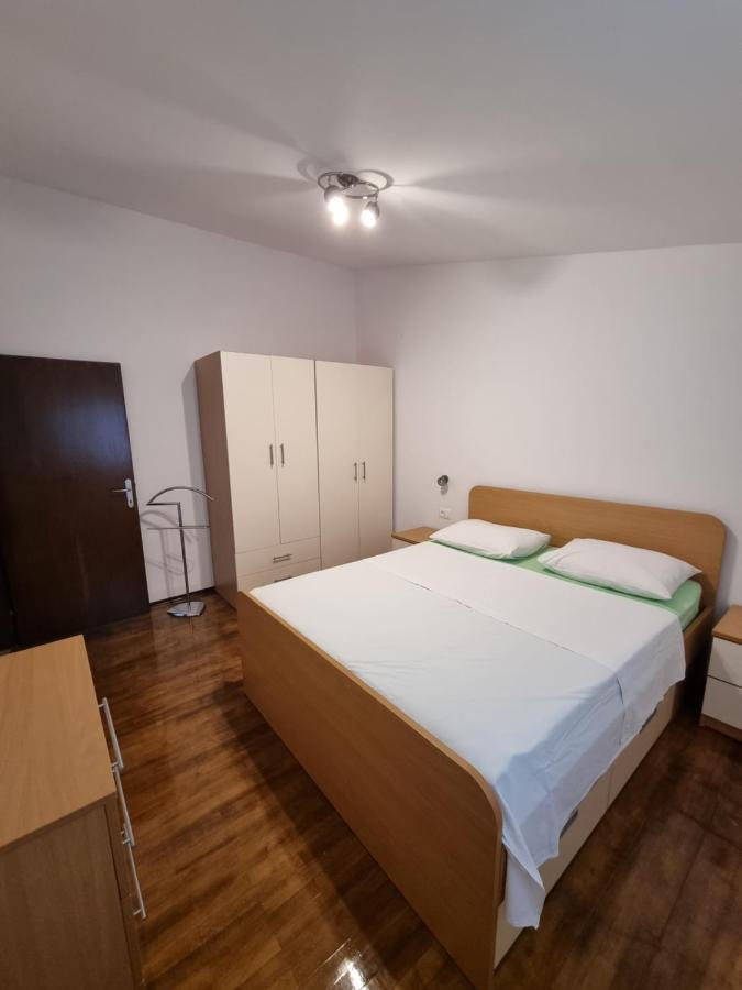 Apartments Jadran Primosten Bagian luar foto